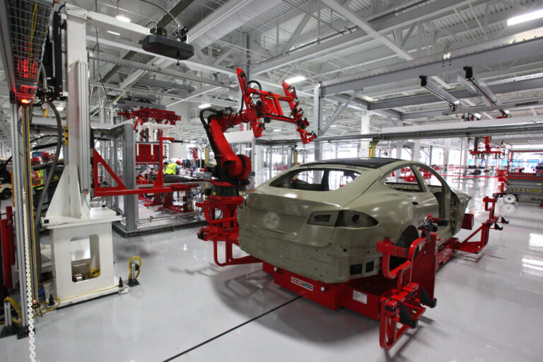 Tesla Signals Shift From Model S and X Toward Optimus Robots