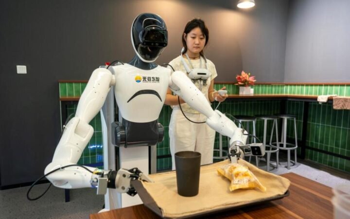 China Opens First 7S Humanoid Robot Store to Accelerate Commercial Adoption