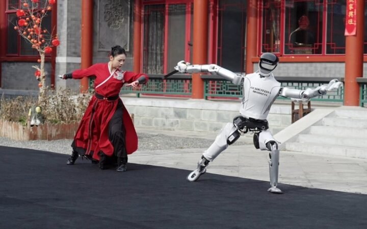 Robotera Showcases L7 Humanoid Robot with Precision Sword Dance