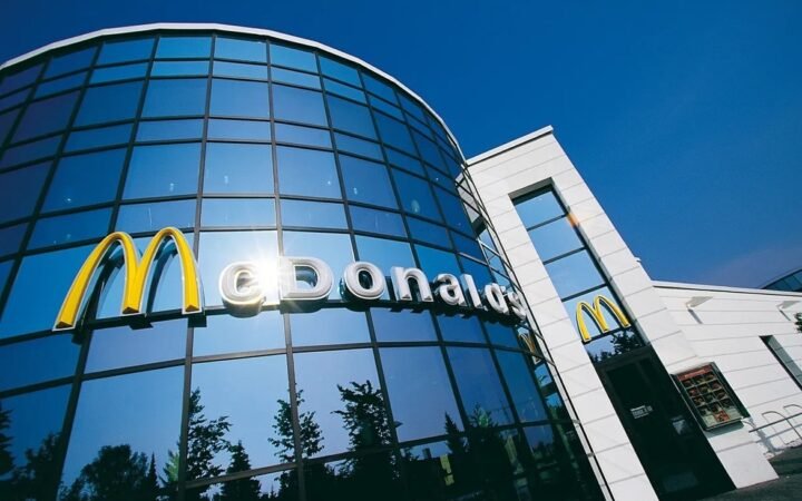 McDonald’s Tests Humanoid Robots in Shanghai Restaurant