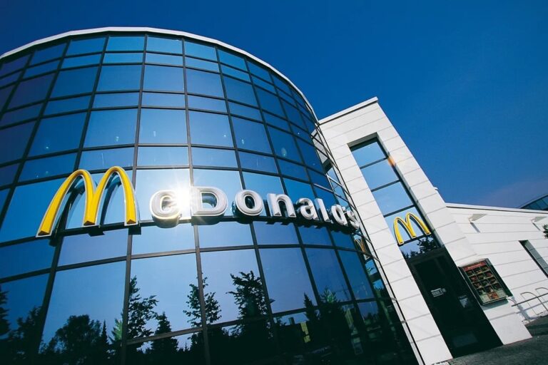 McDonald’s Tests Humanoid Robots in Shanghai Restaurant