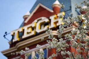 New System Lets Robots Outpace Human Teachers in Learning Tasks