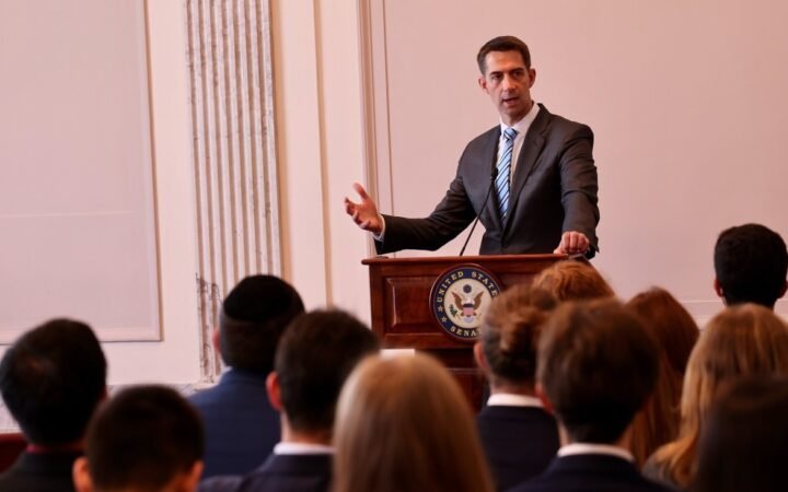 U.S. Lawmakers Move to Ban Chinese Humanoid Robots over Security Concerns