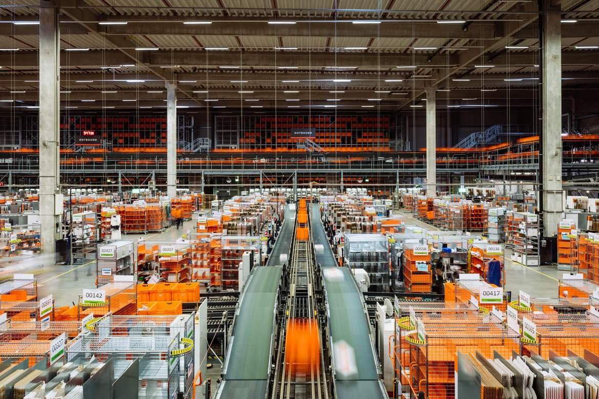 Zalando Expands Warehouse Automation with 50 AI-Powered Nomagic Robots
