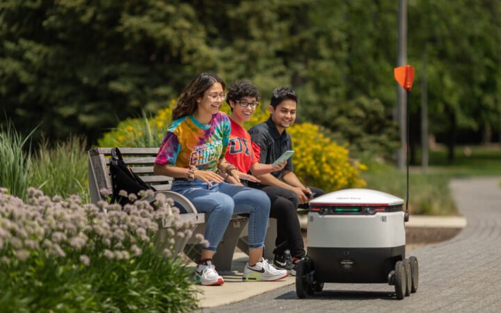 Florida Polytechnic Deploys Starship Robots with Integrated Campus Payment System