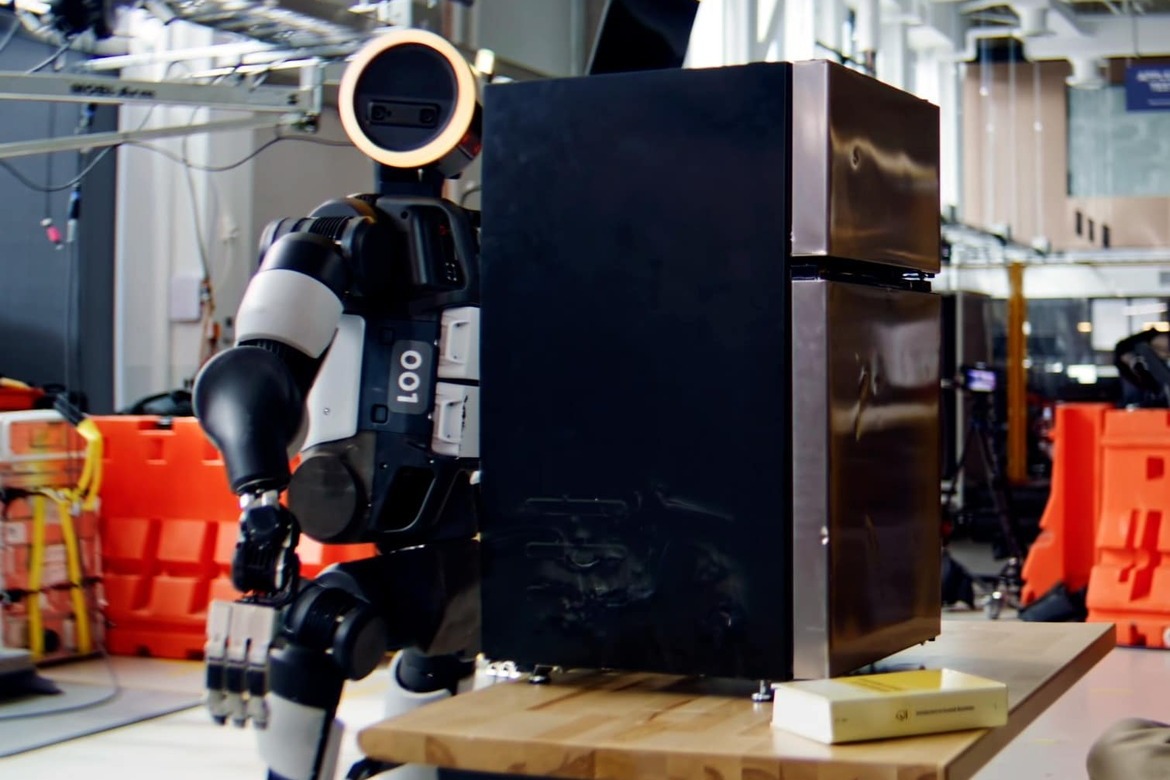 Boston Dynamics Reveals How Atlas Learned to Lift 100-Pound Industrial Loads Using Simulation Training
