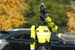 Hangzhou Deploys World’s First Robot Traffic Police Team at West Lake Tourist Sites