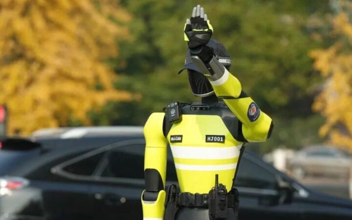 Hangzhou Deploys World’s First Robot Traffic Police Team at West Lake Tourist Sites