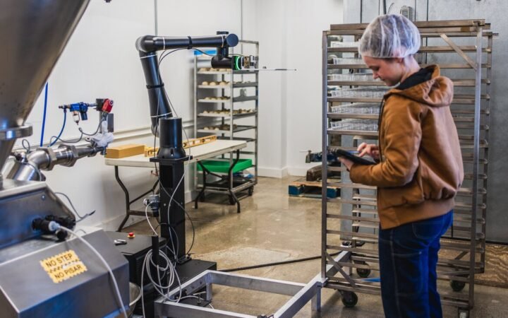 Standard Bots Raises $200 Million Series C at $1 Billion Valuation to Scale AI-Native Industrial Robots in the U.S.