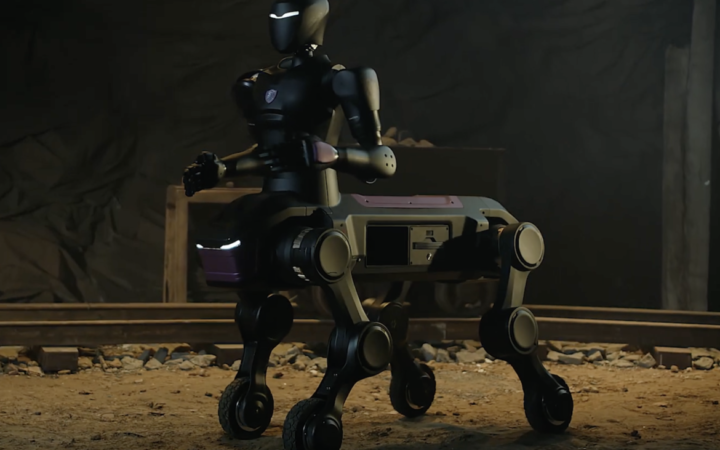 Run Robotics Unveils Centaur Robot with Humanoid Upper Body and Wheeled-Legged Lower Body for Hazardous Industry
