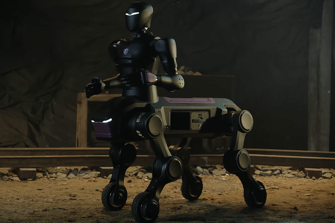 Run Robotics Unveils Centaur Robot with Humanoid Upper Body and Wheeled-Legged Lower Body for Hazardous Industry