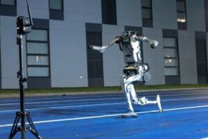 Unitree Unveils Superman Humanoid That Exceeds Human Sprint and Jump Records