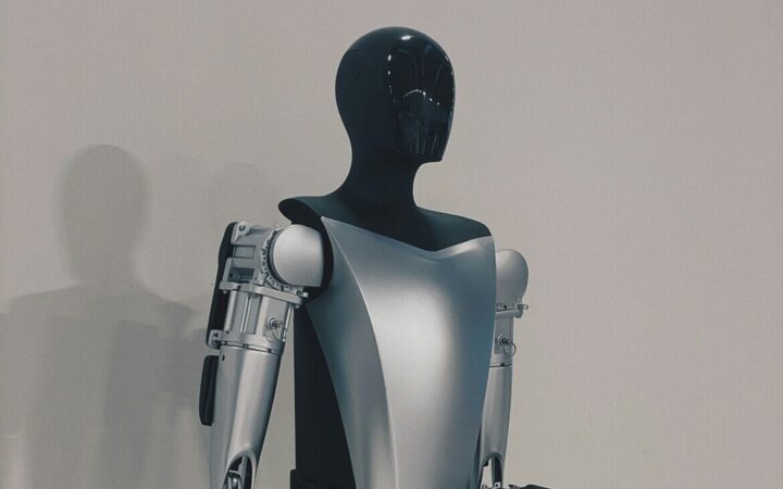 Tesla Approaches 1,000 Optimus Robots Per Week but Task Generalization Remains Unsolved