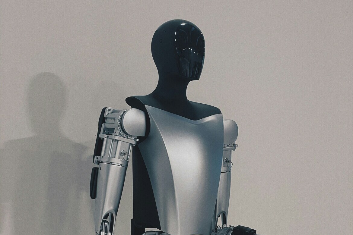 Tesla Approaches 1,000 Optimus Robots Per Week but Task Generalization Remains Unsolved