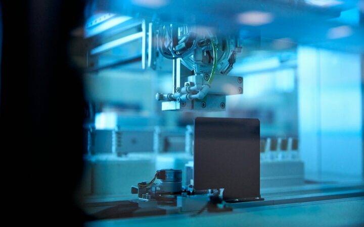 Anthropic Study Finds Robot Costs Could Delay Blue-Collar Automation for Decades