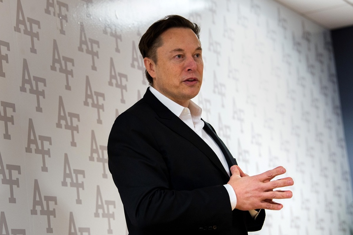 Musk Says AI and Robots Are the Only Way to Solve US National Debt