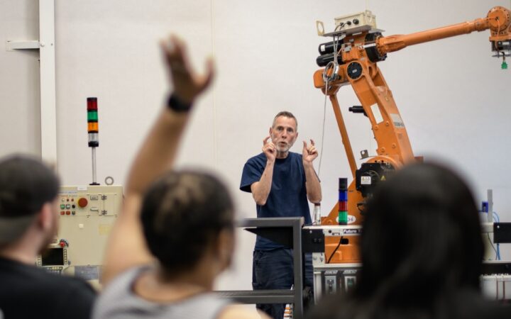 Robot Maintenance and Troubleshooting: A Practical Reliability Guide