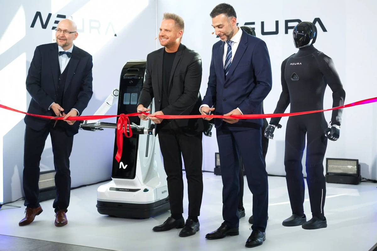 NEURA Unveils 20% Lighter 4NE1 Gen 4 Humanoid as TUM RoboGym Opens